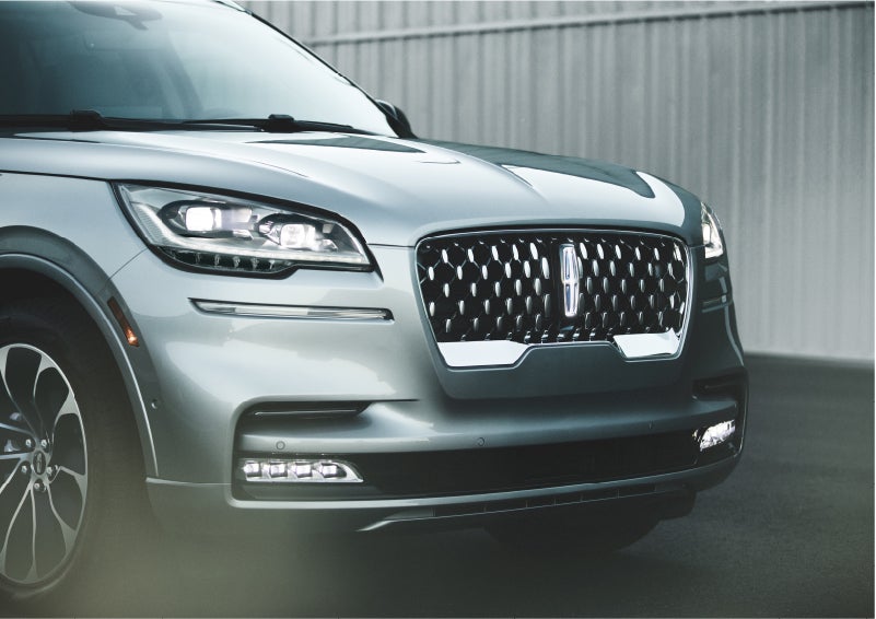 The available adaptive pixel LED headlamps of the 2023 Lincoln Aviator® SUV activated | Steet-Ponte Lincoln in Yorkville NY