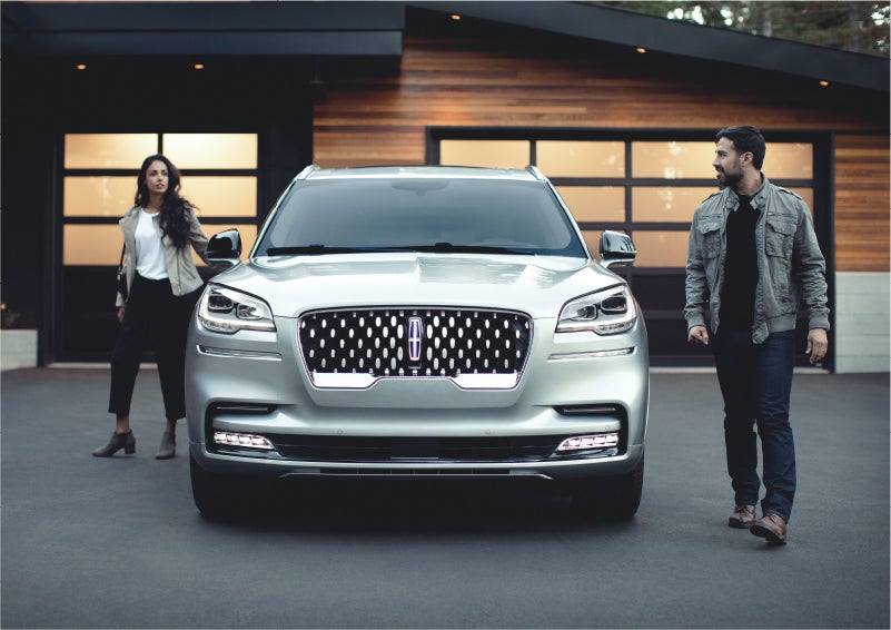 The sparkling grille of the 2023 Lincoln Aviator® Grand Touring model | Steet-Ponte Lincoln in Yorkville NY