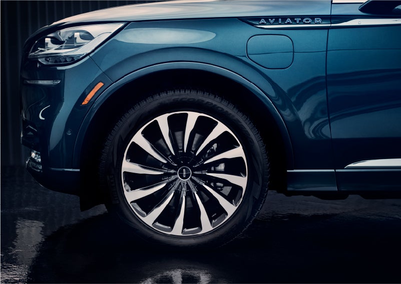The 2023 Lincoln Aviator® Black Label Grand Touring model with unique 12-spoke wheel | Steet-Ponte Lincoln in Yorkville NY