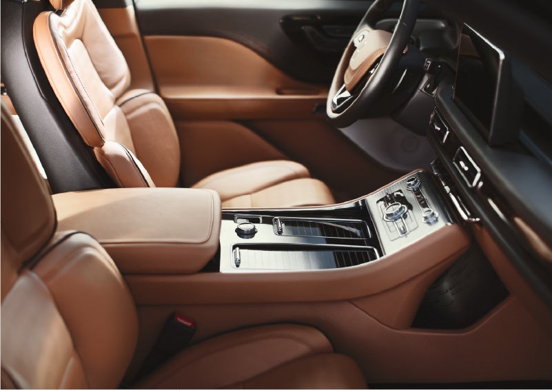 A 2023 Lincoln Aviator® Black Label model is shown in the Flight interior theme | Steet-Ponte Lincoln in Yorkville NY