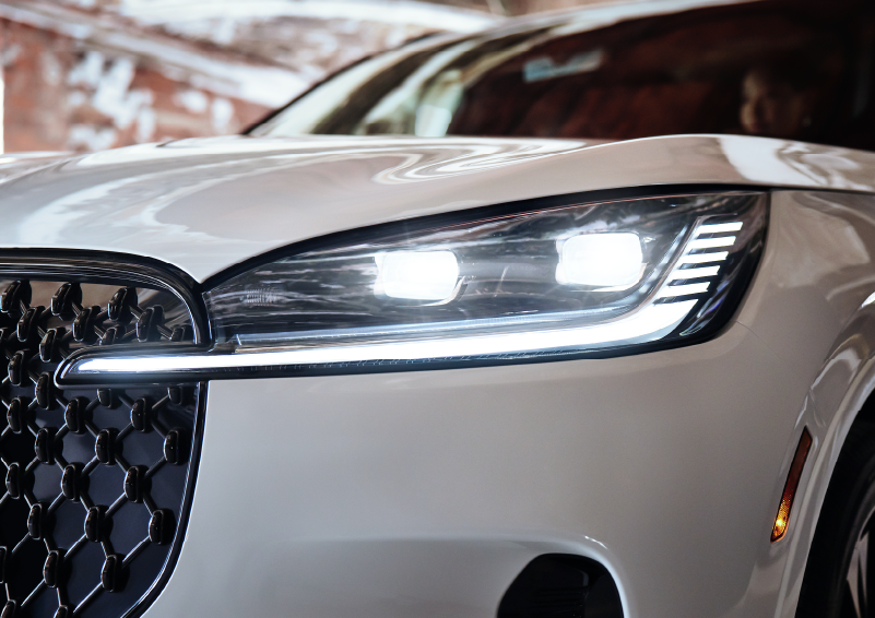 A close-up of a headlamp on the 2025 Lincoln Aviator® SUV is shown. | Steet-Ponte Lincoln in Yorkville NY