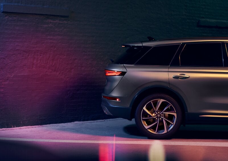 A dramatization of a 2025 Lincoln Corsair® SUV is shown backing up toward a wall. | Steet-Ponte Lincoln in Yorkville NY