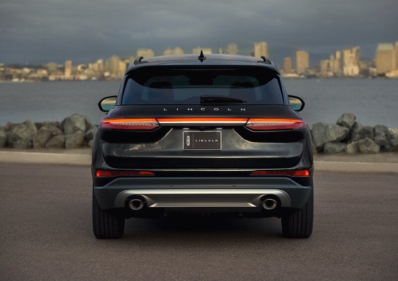 The rear lighting of the 2025 Lincoln Corsair® SUV spans the entire width of the vehicle. | Steet-Ponte Lincoln in Yorkville NY