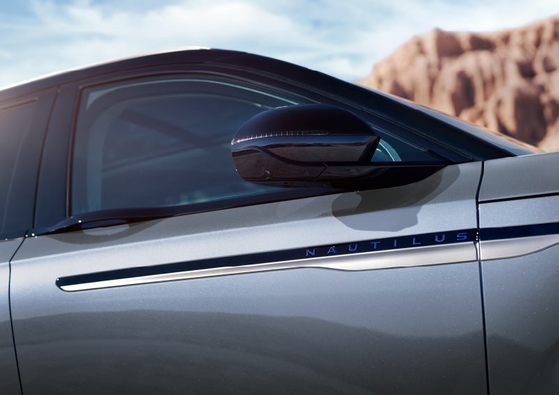 Blue lettering on the side of the vehicle that reads nautilus indicates the available hybrid powertrain. | Steet-Ponte Lincoln in Yorkville NY