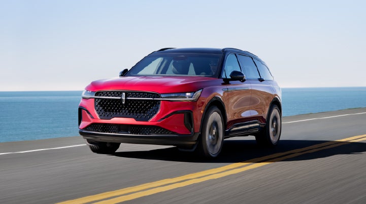 A 2026 Lincoln Nautilus® SUV is being driven on a seaside roadway. | Steet-Ponte Lincoln in Yorkville NY