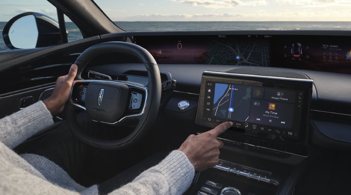 The driver of a 2026 Lincoln Nautilus® SUV interacts with the new Lincoln Digital Experience. | Steet-Ponte Lincoln in Yorkville NY