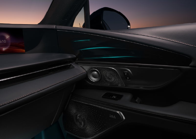 Selectable ambient lighting glows in the passenger door panel. | Steet-Ponte Lincoln in Yorkville NY