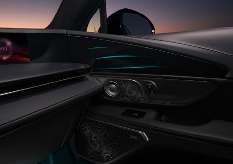 Selectable ambient lighting glows in the passenger door panel. | Steet-Ponte Lincoln in Yorkville NY