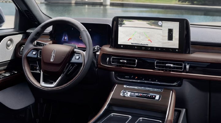 The backup camera of the 2027 Lincoln Aviator® SUV is displayed on screen. | Steet-Ponte Lincoln in Yorkville NY