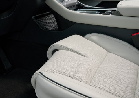 The front passenger Perfect Position seat is shown with the thigh extender adjusted.| Steet-Ponte Lincoln in Yorkville NY