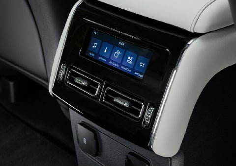 The second row touch screen displays audio and temperature control settings. | Steet-Ponte Lincoln in Yorkville NY